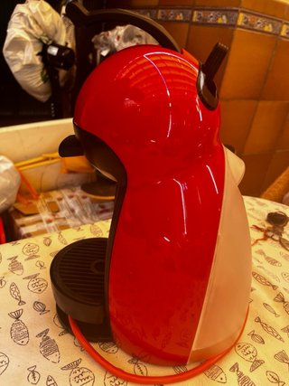 Cafetera Dolce Gusto Roja