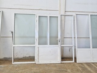 Cerramiento aluminio  puerta acristalada