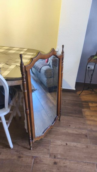 Espejo antiguo de madera y cristal
