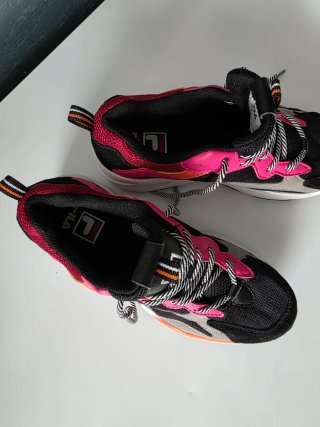 Zapatillas Fila Mujer Negro y Rosa
