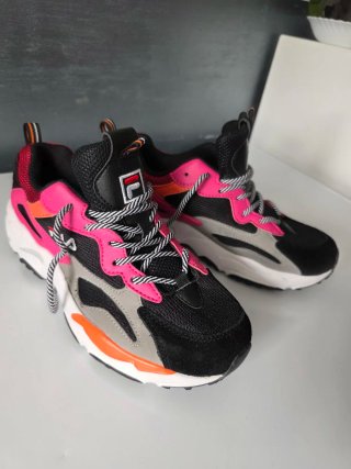 Zapatillas Fila Mujer Negro y Rosa