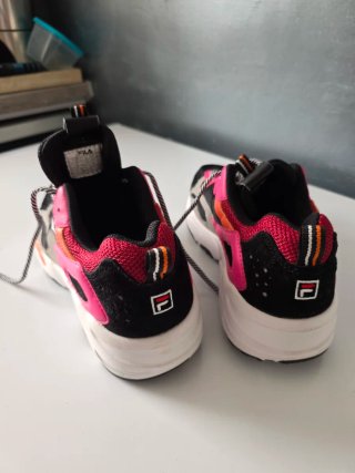 Zapatillas Fila Mujer Negro y Rosa