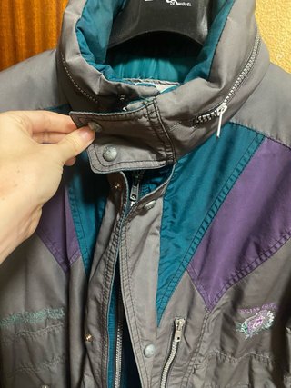 Anorak de montaña gris y morado