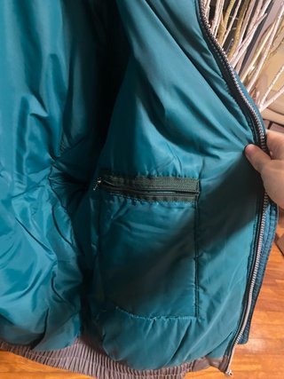 Anorak de montaña gris y morado