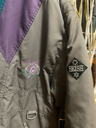 Anorak de montaña gris y morado