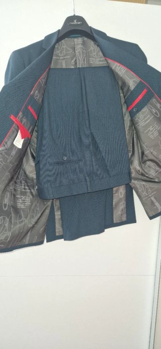 Traje de hombre verde oscuro