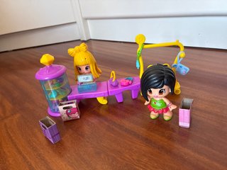 Tienda boutique de Pin y Pon con dos muñecas
