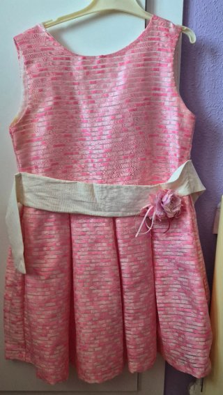 Vestido rosa con cinturón y flor 12 años