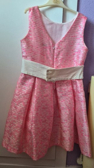 Vestido rosa con cinturón y flor 12 años
