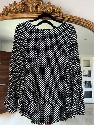 Blusa lunares blanca y negra