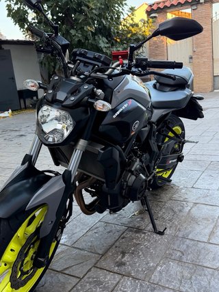 Yamaha MT-07 2016 Night Fluo 31.700km Escape MIVV
