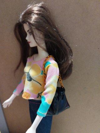 Bolso negro para muñeca tipo Barbie