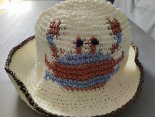Sombrero de playa Zara con diseño de cangrejo