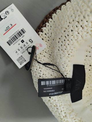 Sombrero de playa Zara con diseño de cangrejo