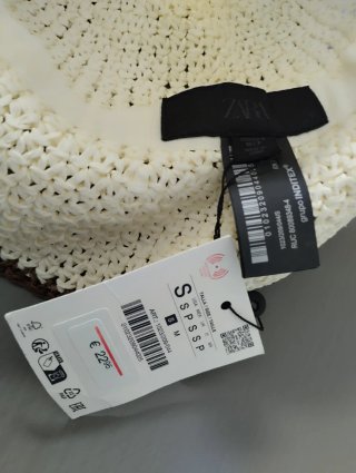 Sombrero de playa Zara con diseño de cangrejo