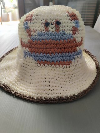 Sombrero de playa Zara con diseño de cangrejo