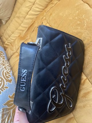 Bolso Guess Negro Acolchado