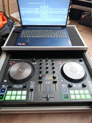 Traktor Kontrol S2 MK3 y maleta rigida walkasse