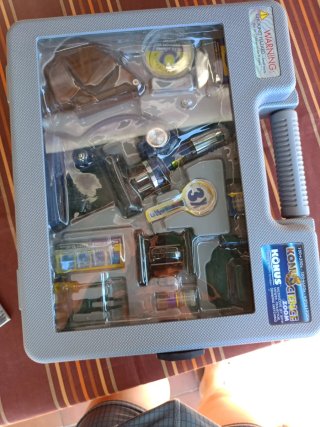 Microscopio Konus Junior con libro