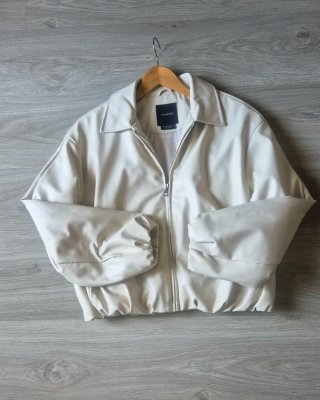 Cazadora bomber blanca