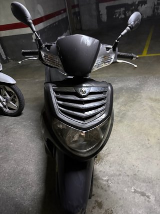 Moto SYM 125 Gris