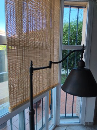 Lampada da terra industriale nera e dorata