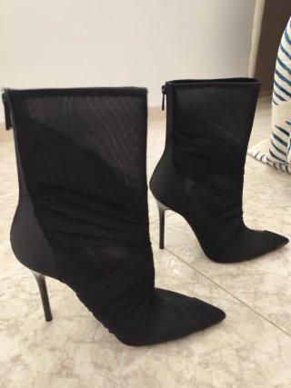 Botas de tacón negras de malla