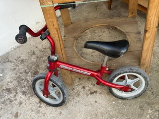 Bicicleta de equilibrio Chicco Roja