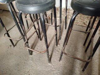 Taburetes de barra cuero y metal
