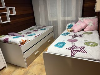 Cama nido beige y blanca