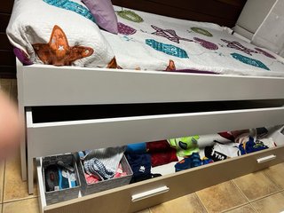 Cama nido beige y blanca