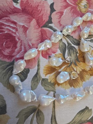 Conjunto collar, pulsera y pendientes perlas