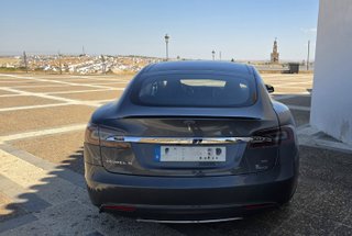Tesla Model S 85 año 2014 con carga gratuita