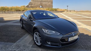 Tesla Model S 85 año 2014 con carga gratuita