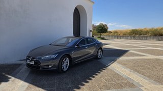 Tesla Model S 85 año 2014 con carga gratuita