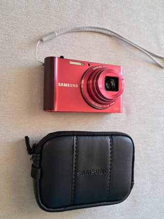 Cámara Samsung ST200 Roja + 2 Baterías y fundas