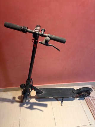 Patinete eléctrico negro