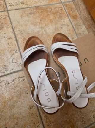 Sandalias Unisa Mujer Blancas y Marrones