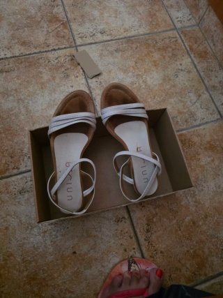 Sandalias Unisa Mujer Blancas y Marrones