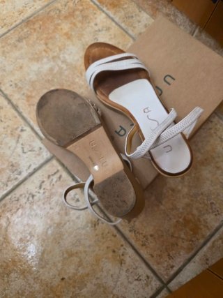 Sandalias Unisa Mujer Blancas y Marrones
