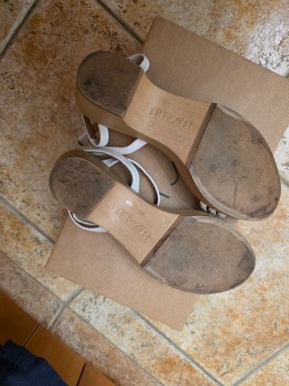 Sandalias Unisa Mujer Blancas y Marrones