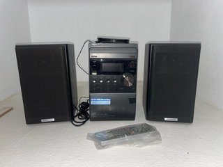 Equipo de música Kenwood con altavoces