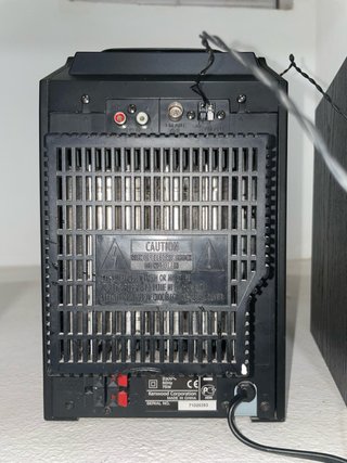Equipo de música Kenwood con altavoces