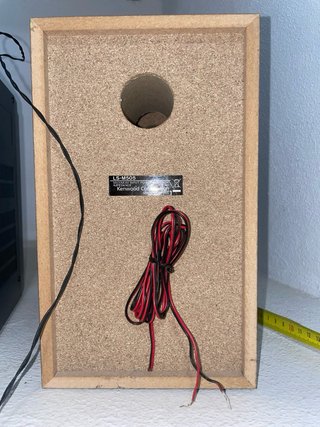 Equipo de música Kenwood con altavoces