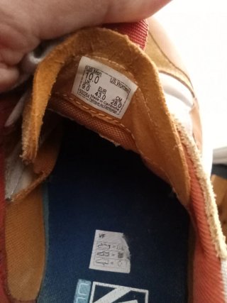 Zapatillas Vans Beige y Rojo