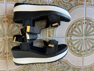 Sandalias cuña Chica 10 talla 38