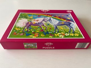 Puzzle 35 piezas Caballos y Mariposas