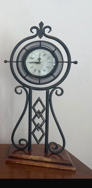 Reloj de forja vintage sobremesa