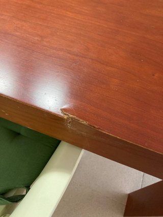 Mesa de comedor de madera