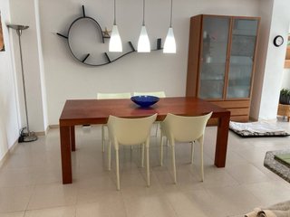 Mesa de comedor de madera